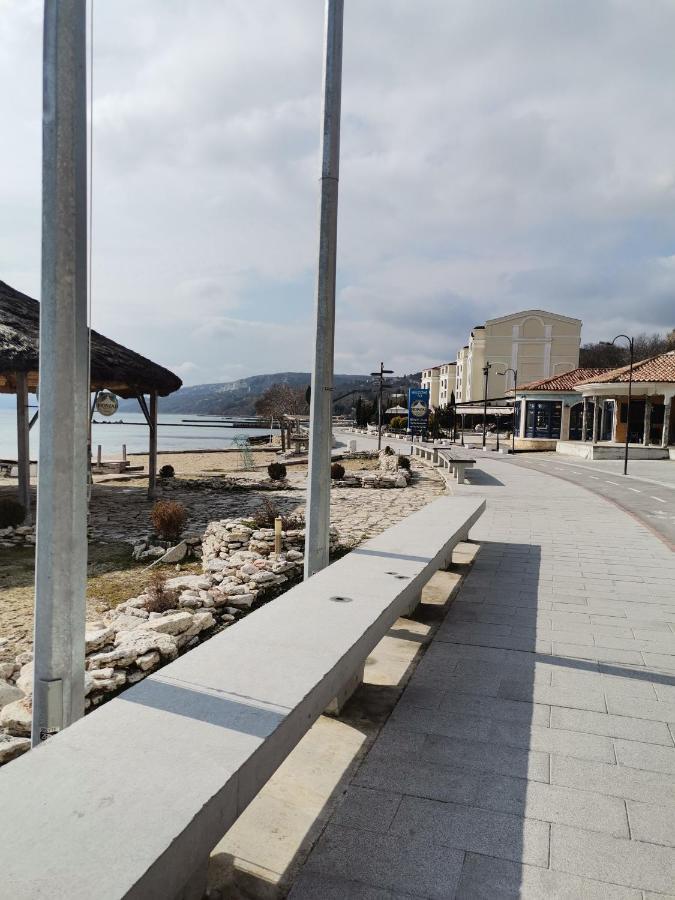 луксозен двустаен в с уникална морска гледка Balchik
